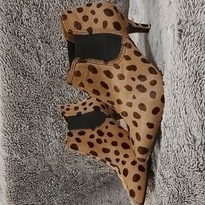 Pour La Victoire Leopard Print Ankle Boots. Size 7.5